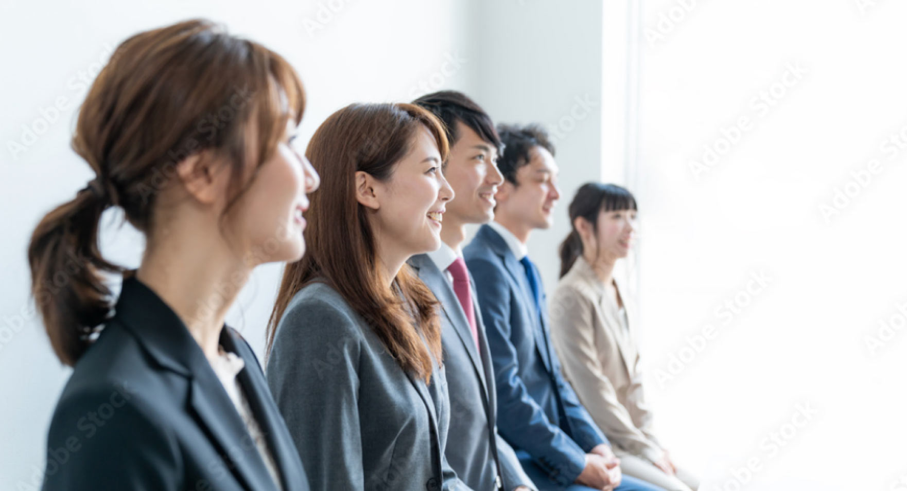 人が並んでる画像
